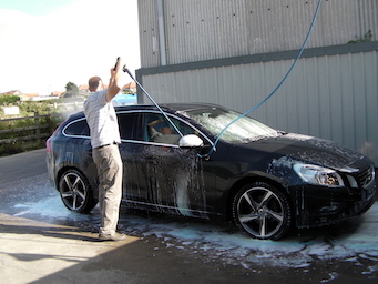 "Does a first rate job", Andy Agar.